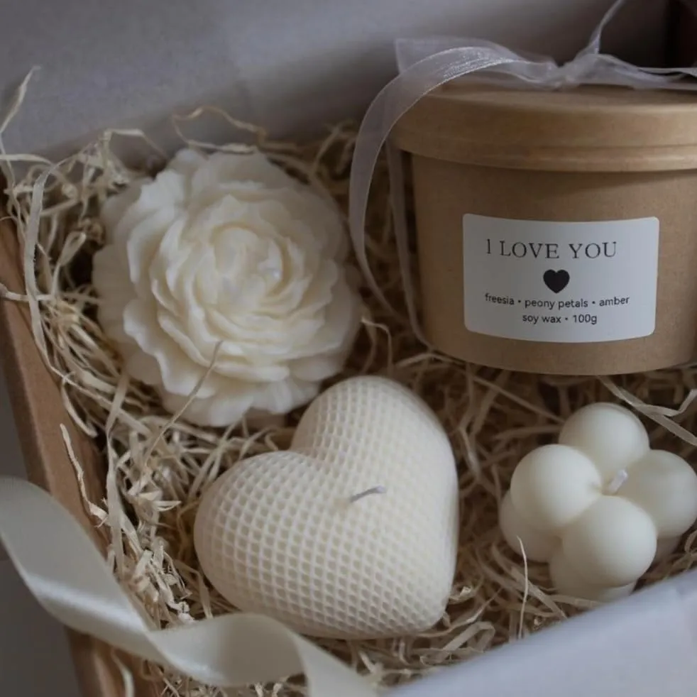 E_glaze Personalised Mothers Day Soy Candle Gift Set | Candle Gift Box | Birthday Gift for her | Hand-Poured Candles | Gifts for Mum.(White | Mothers Day Soy Candle Gift Set of 14 Items)