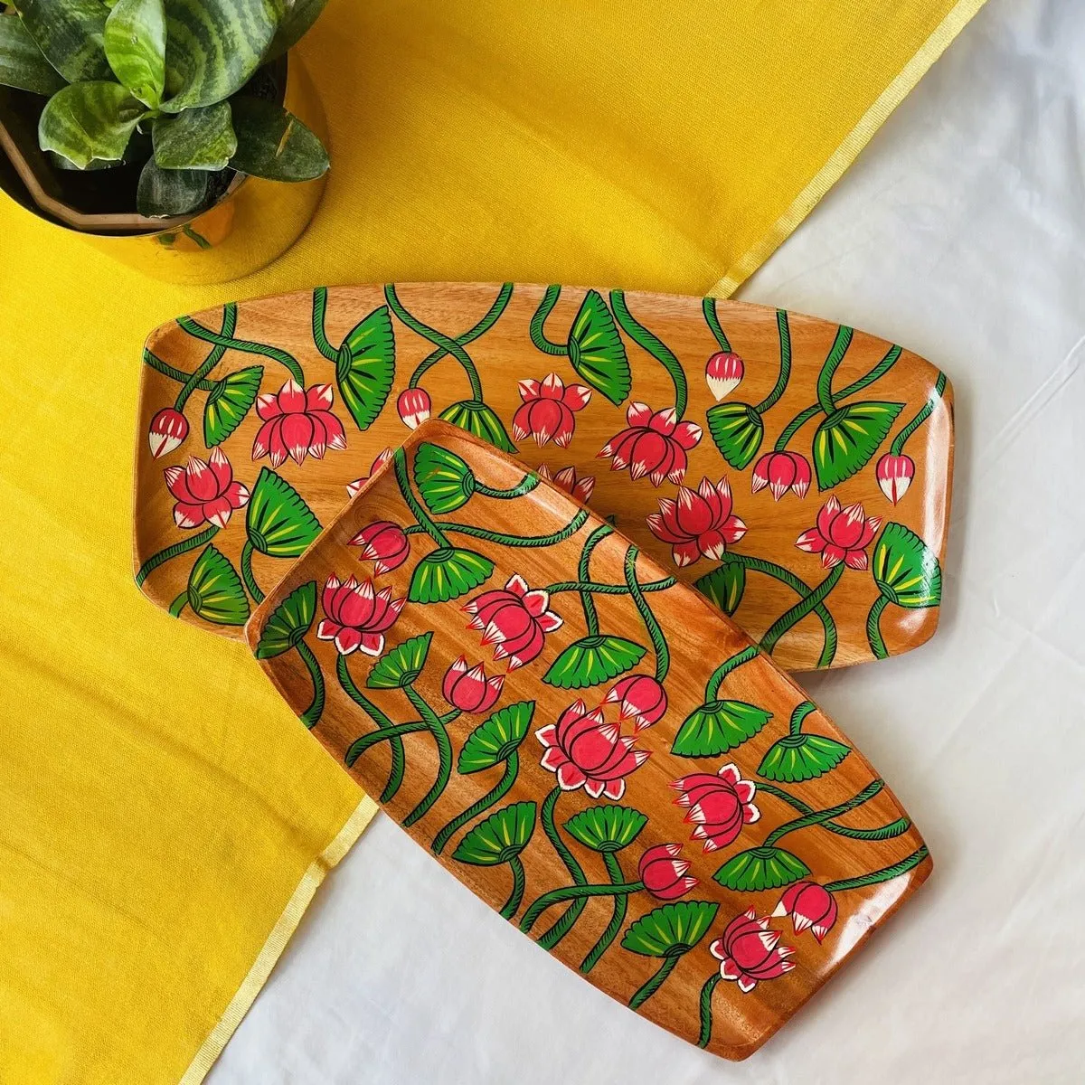 Kalini Tray - Handcrafted Mahogany Elegance