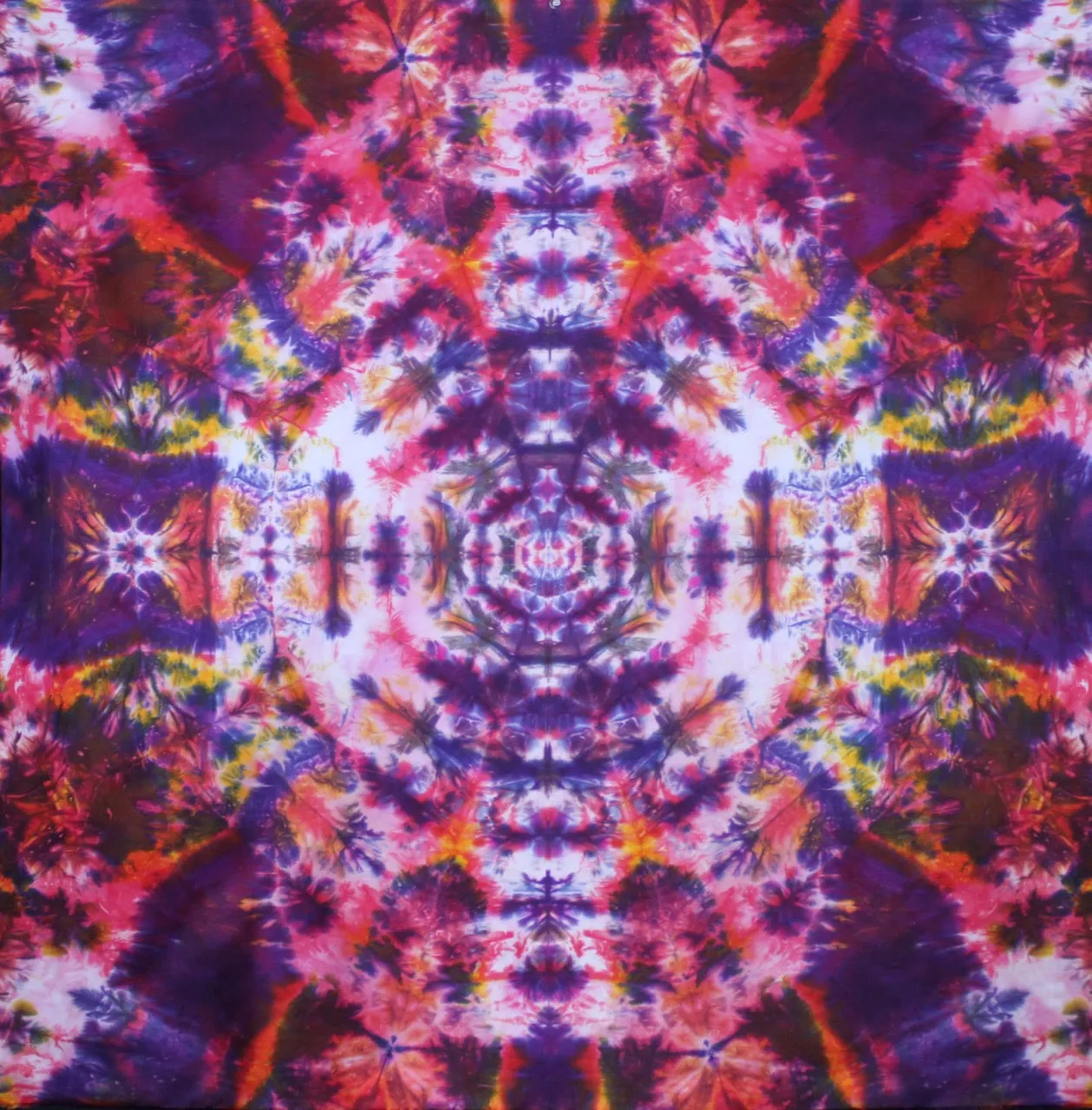 Tajma Halo 44" x 44" #1084