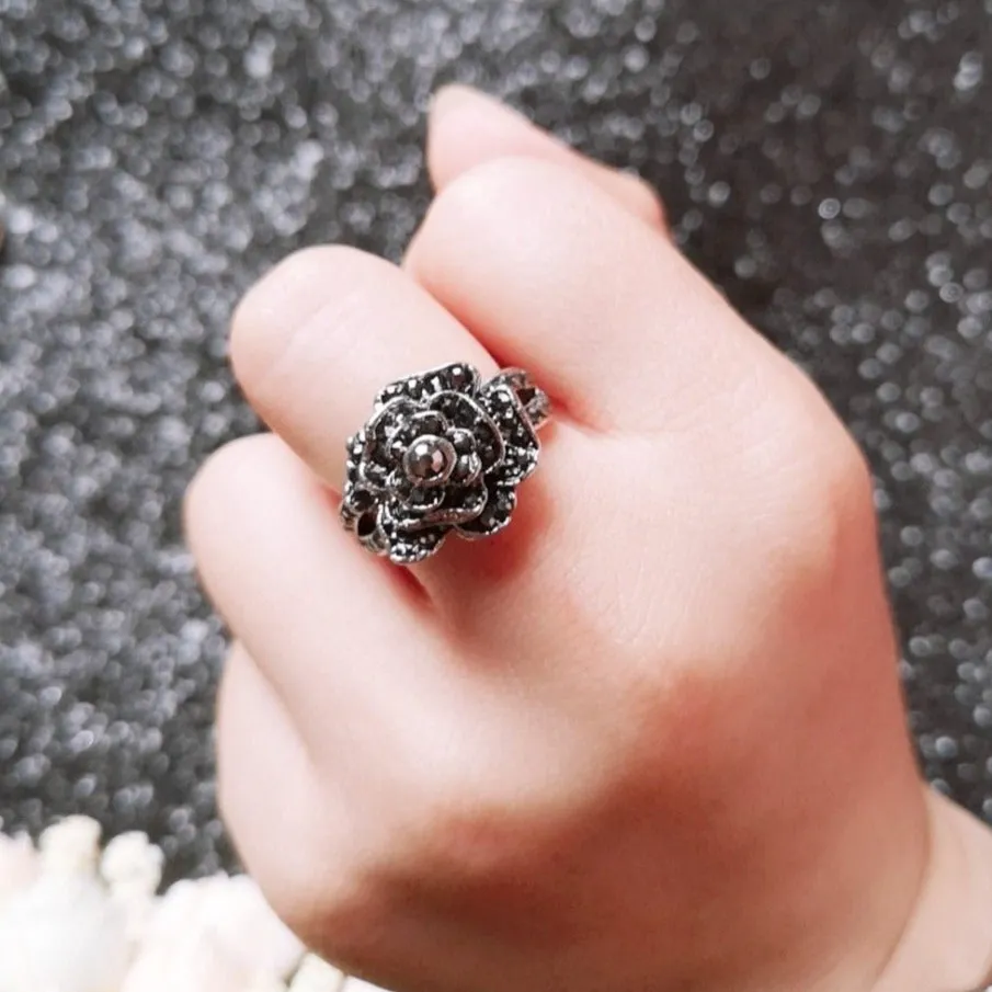 Victorian Jewelry Micro Pave Black Rose Cocktail Rings for Women with Zircon