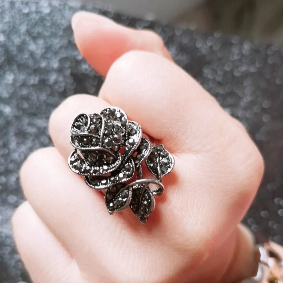 Victorian Jewelry Micro Pave Black Rose Cocktail Rings for Women with Zircon