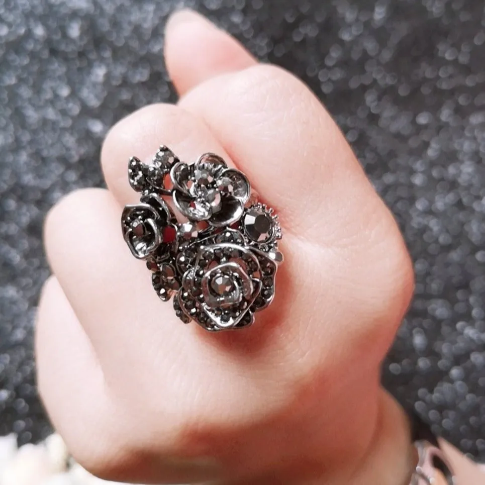 Victorian Jewelry Micro Pave Black Rose Cocktail Rings for Women with Zircon