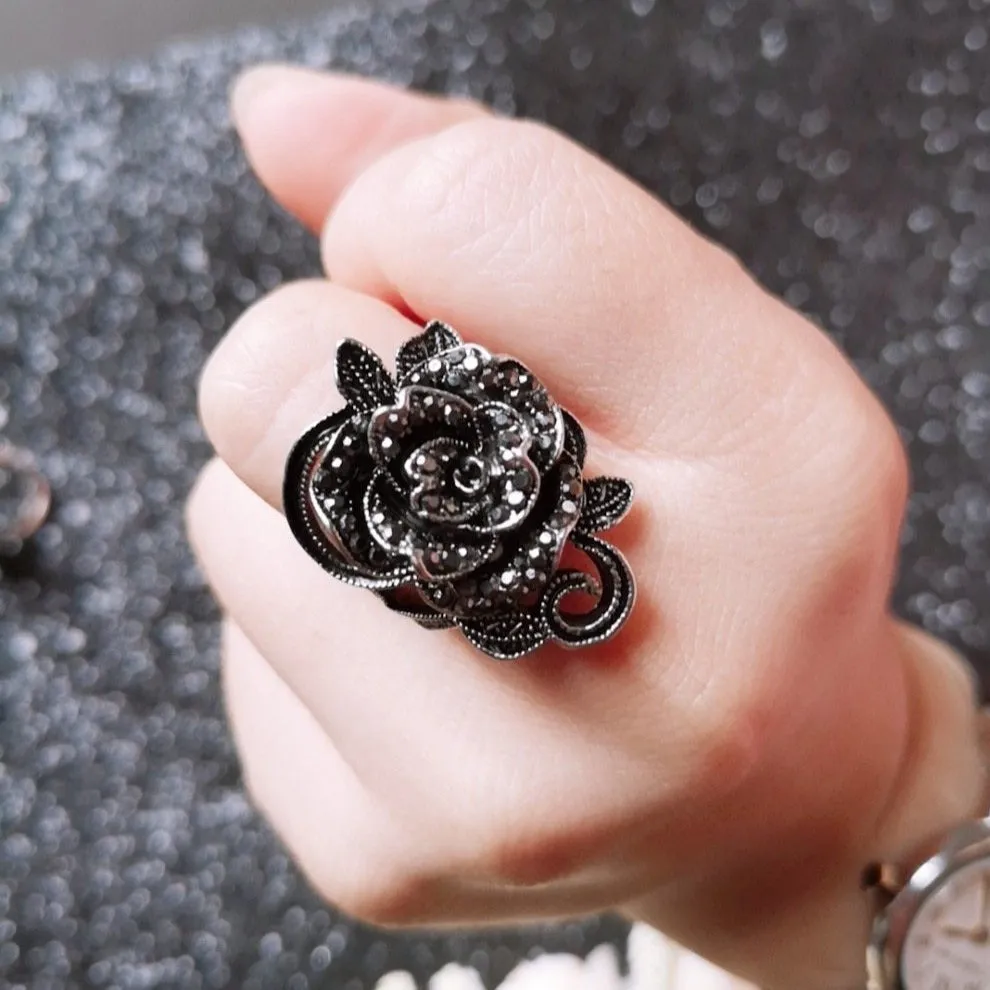 Victorian Jewelry Micro Pave Black Rose Cocktail Rings for Women with Zircon